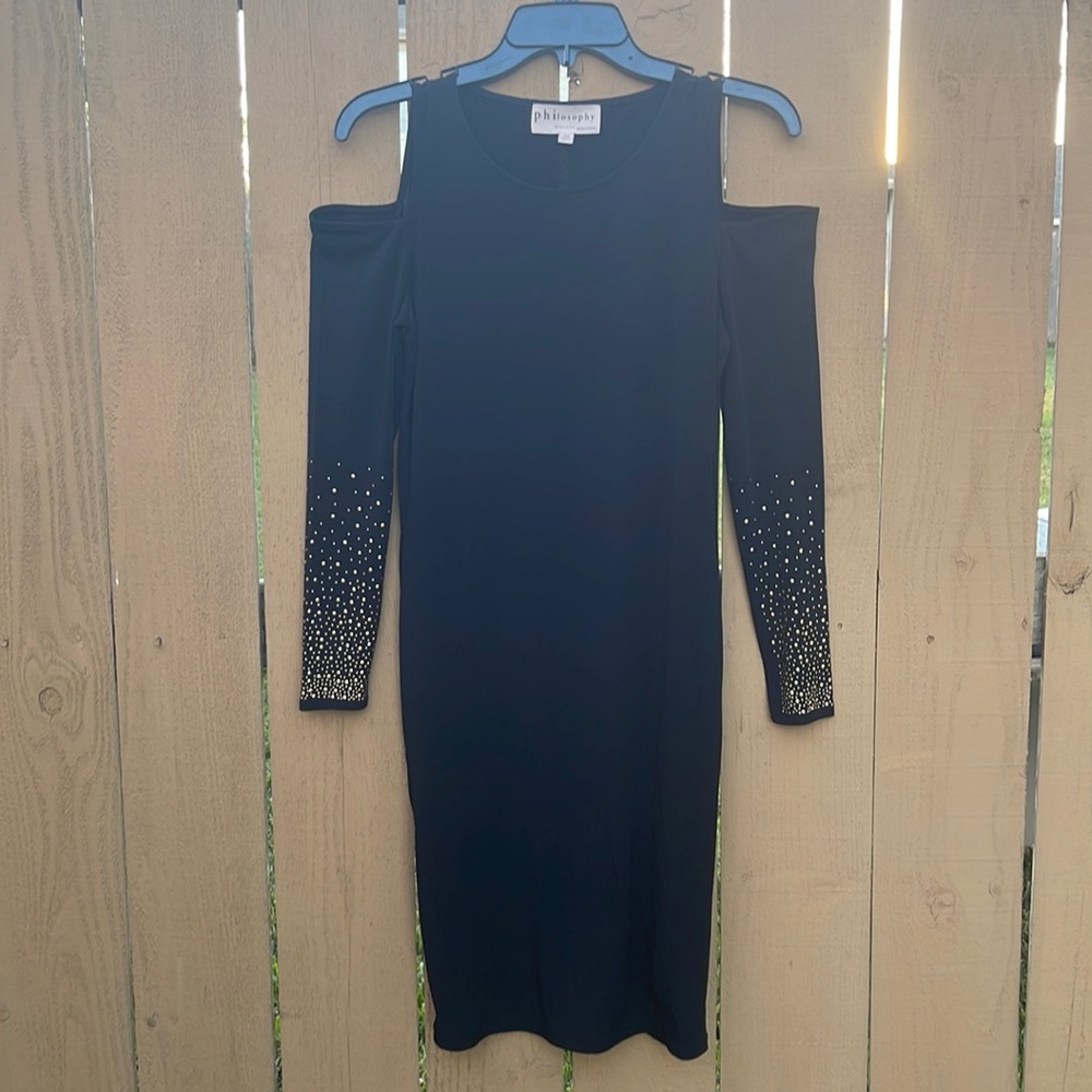 LITTLE BLACK SHOULDER-LESS DRESS!!